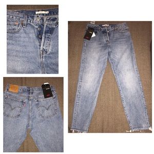 (New) High waisted Levi’s jeans.